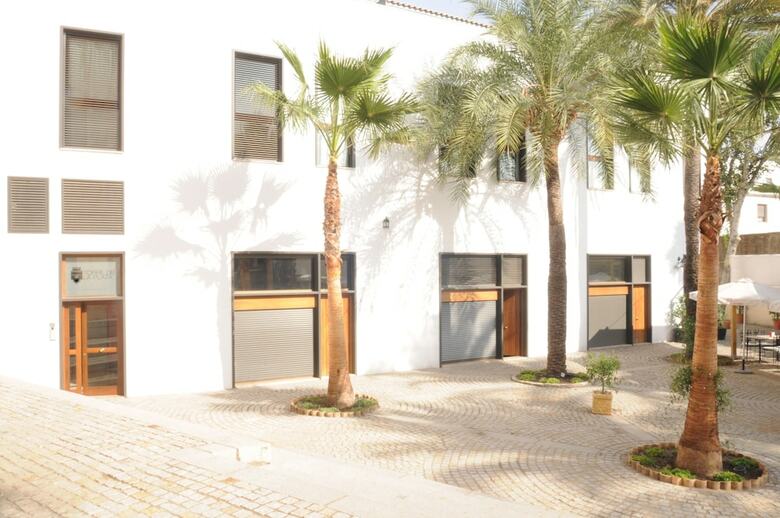 Apartamentos Azz Sevilla Torre De La Plata