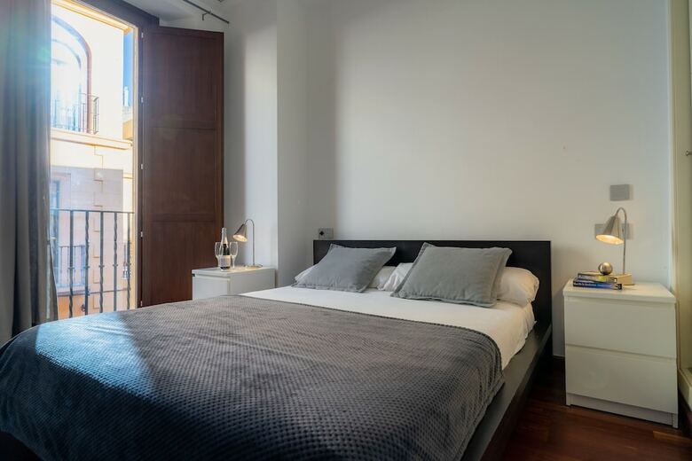 Apartamentos Azz Sevilla Torre De La Plata