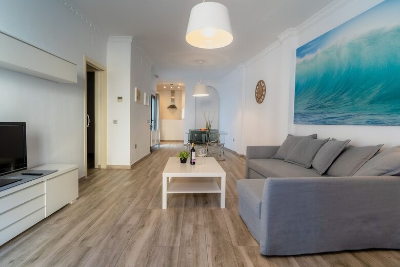 Apartamentos Azz Sevilla Torre De La Plata
