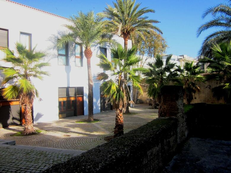 Apartamentos Azz Sevilla Torre De La Plata