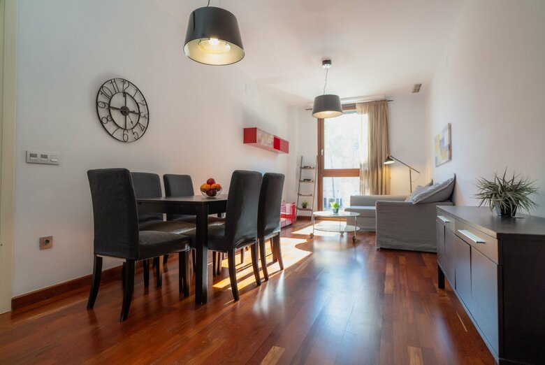 Apartamentos Azz Sevilla Torre De La Plata