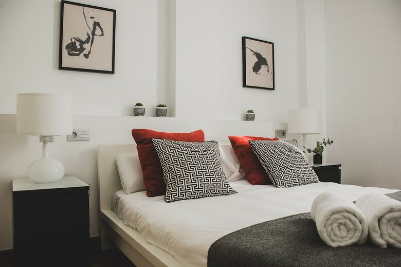 Apartamentos Azz Sevilla Torre De La Plata