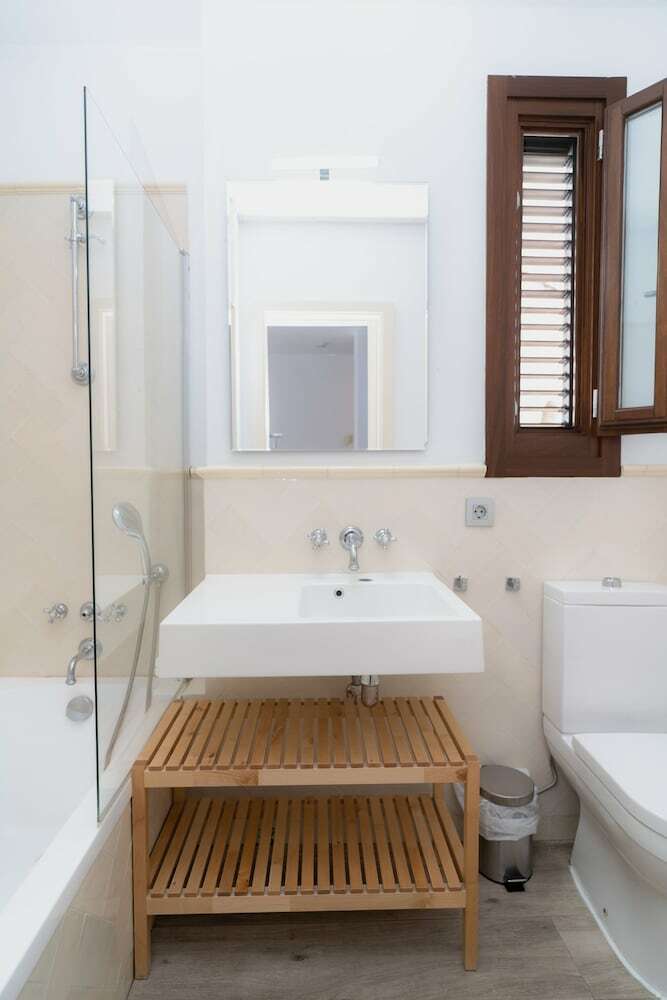 Apartamentos Azz Sevilla Torre De La Plata