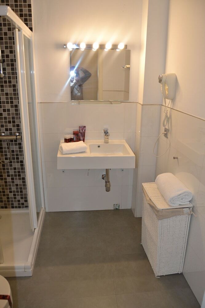 Apartamentos Azz Sevilla Torre De La Plata