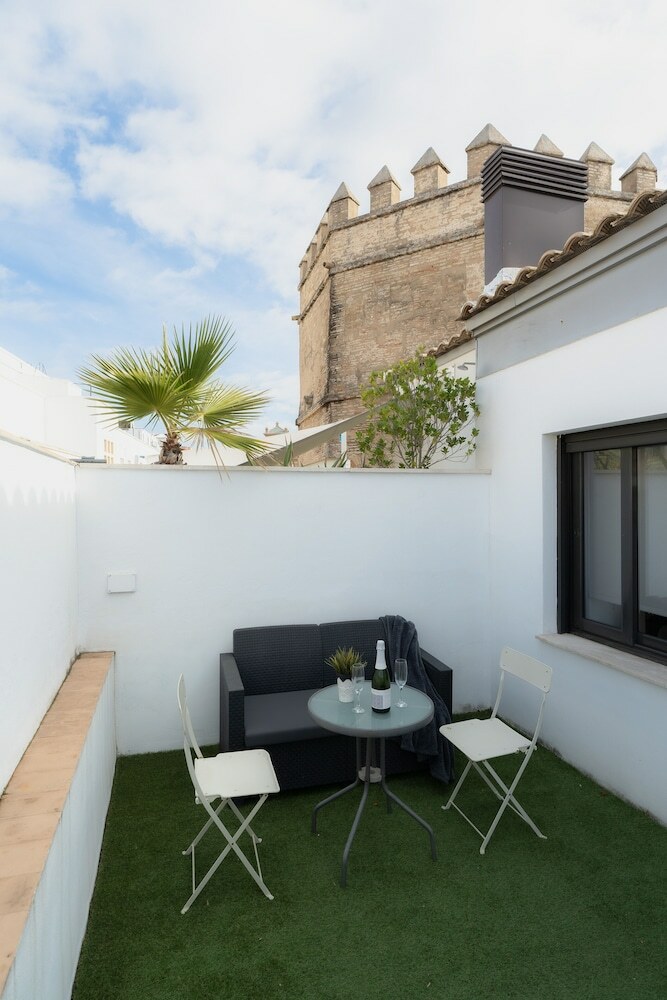 Apartamentos Azz Sevilla Torre De La Plata