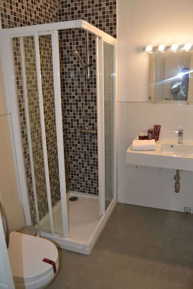 Apartamentos Azz Sevilla Torre De La Plata
