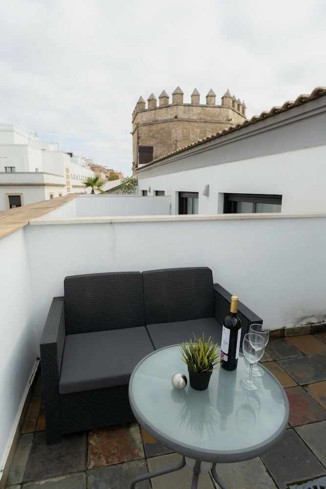 Apartamentos Azz Sevilla Torre De La Plata