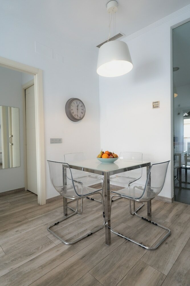 Apartamentos Azz Sevilla Torre De La Plata