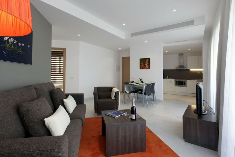 Fisa Rentals Les Corts Apartments
