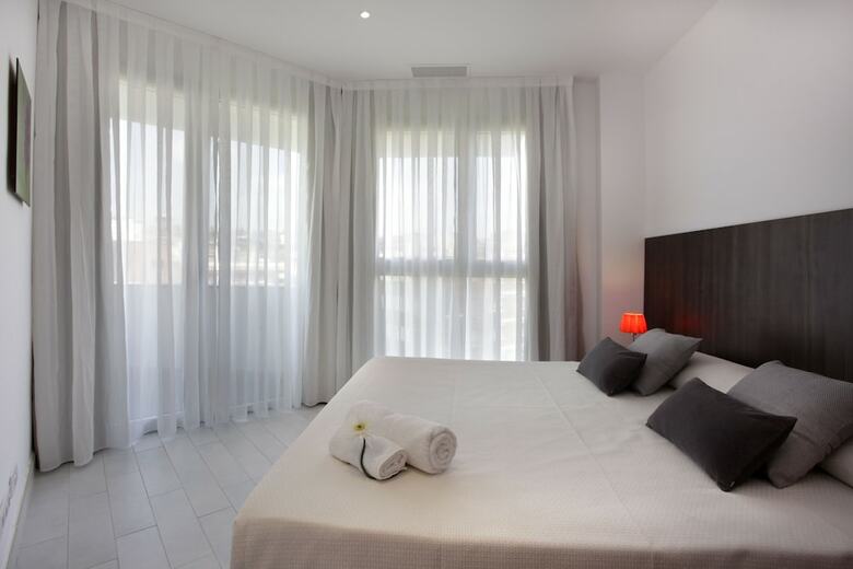 Fisa Rentals Les Corts Apartments