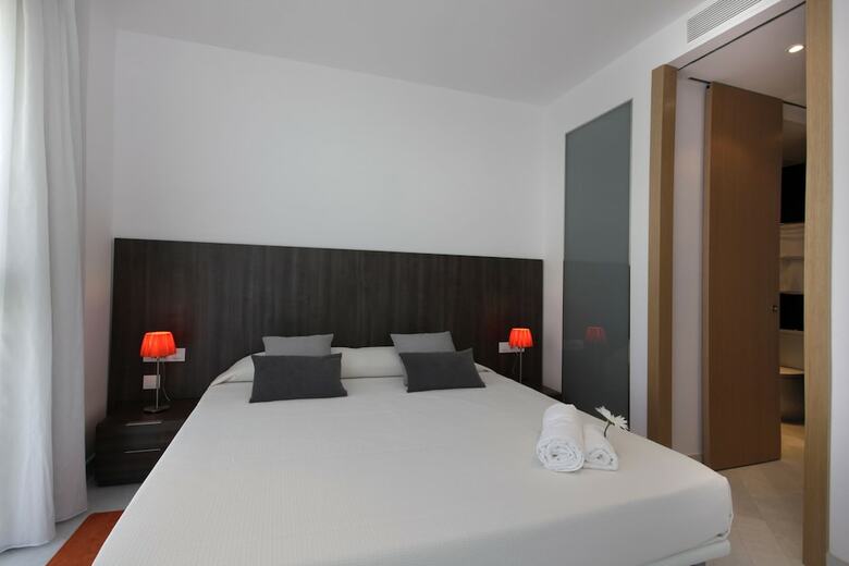 Fisa Rentals Les Corts Apartments