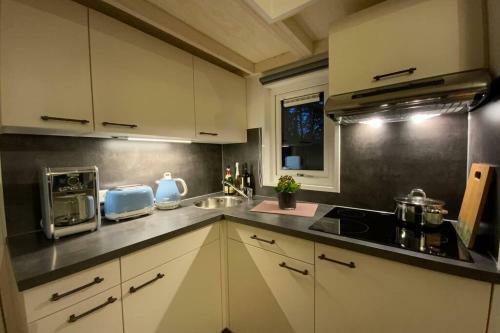Tiny House / Ferienhaus Im Vareler Hafen