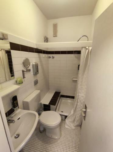 Hotel G�stehaus Am Bahnhof , Kontaktloser 24 Self Check In