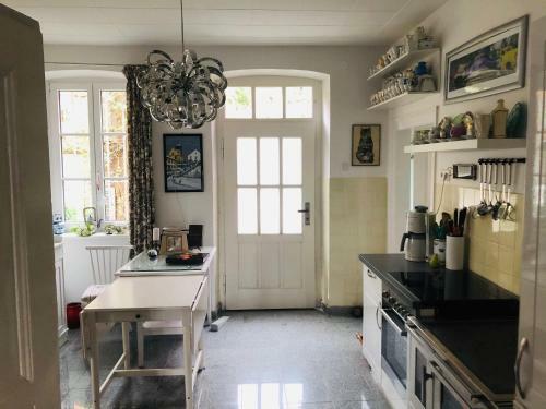 Liebevolles, Altes Schulhaus Im Vintage Stil