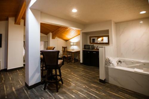 Hotel Ameristay Inn & Suites