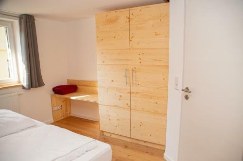 Apartamentos Ferienwohnung Zur Rh�n Tischlerei