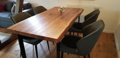 Apartamentos Ferienwohnung Zur Rh�n Tischlerei