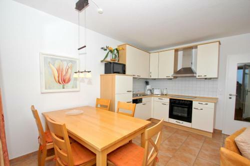 Apartamento Hafenh�user Wiek Fewo 01 Balkon, Meerblick