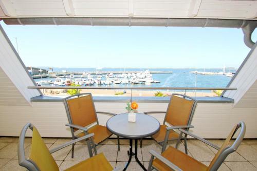Apartamento Hafenh�user Wiek Fewo 01 Balkon, Meerblick
