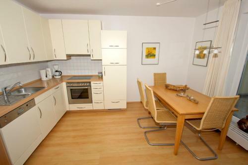 Apartamento Hafenh�user Wiek Fewo 09 Balkon, Meerblick