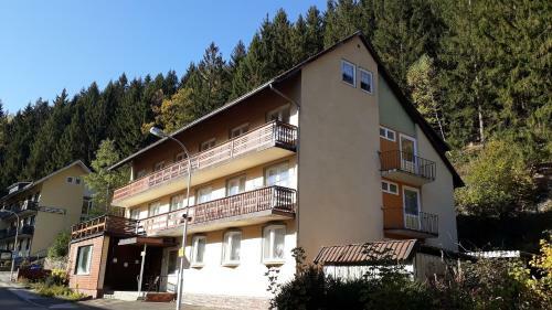 Haus Mena Apartments