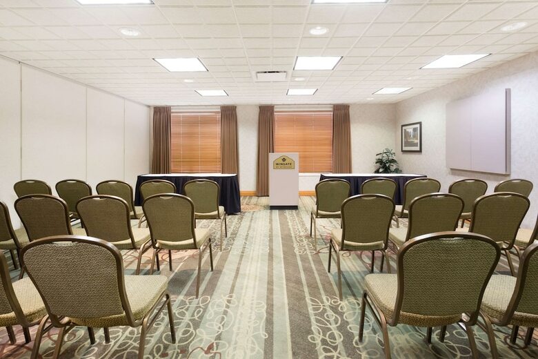 Hotel Wingate By Wyndham Calgary