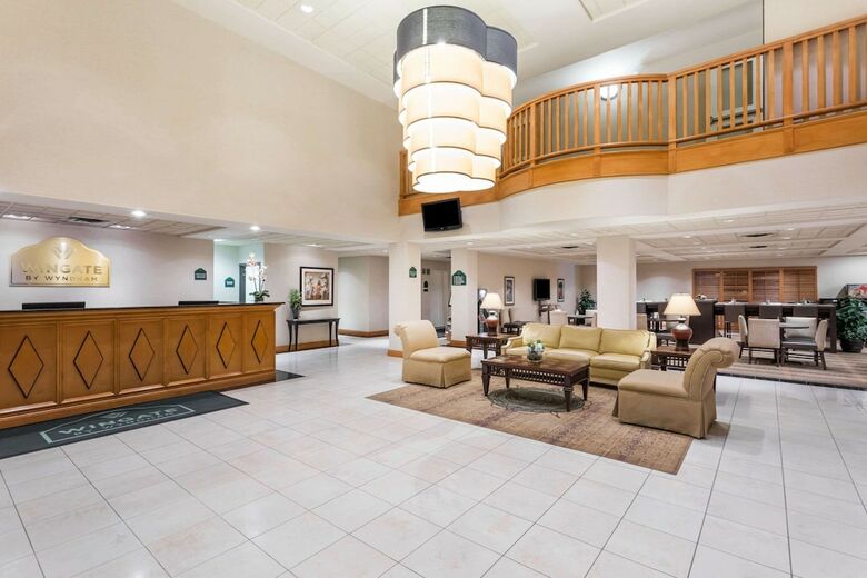 Hotel Wingate By Wyndham Calgary