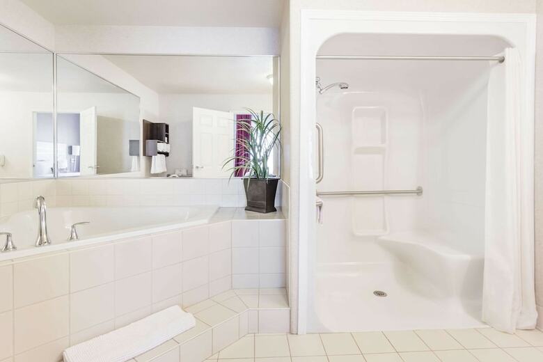 Hotel Wingate By Wyndham Calgary