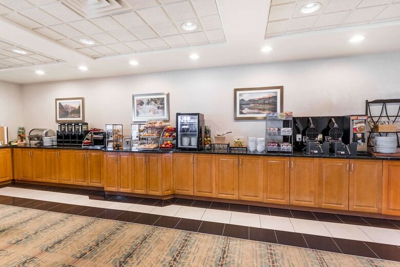Hotel Wingate By Wyndham Calgary