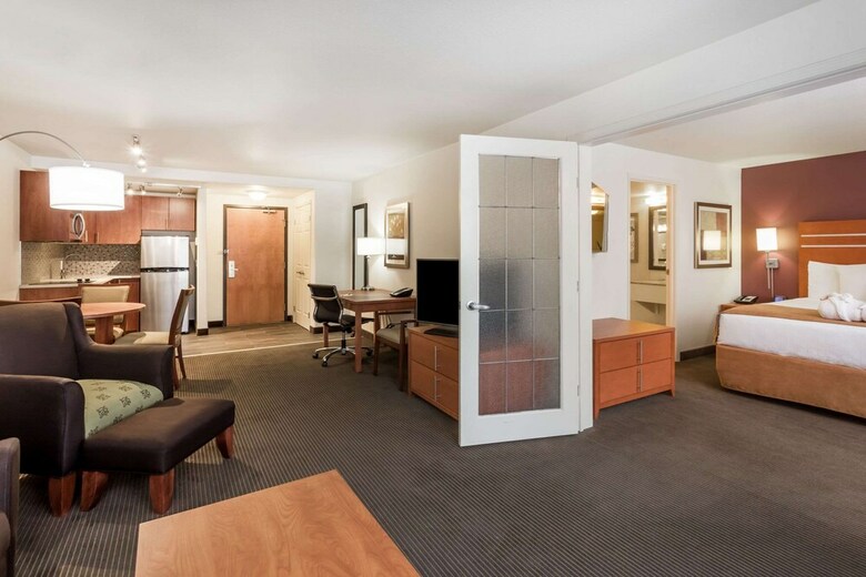 Hotel Wingate By Wyndham Calgary