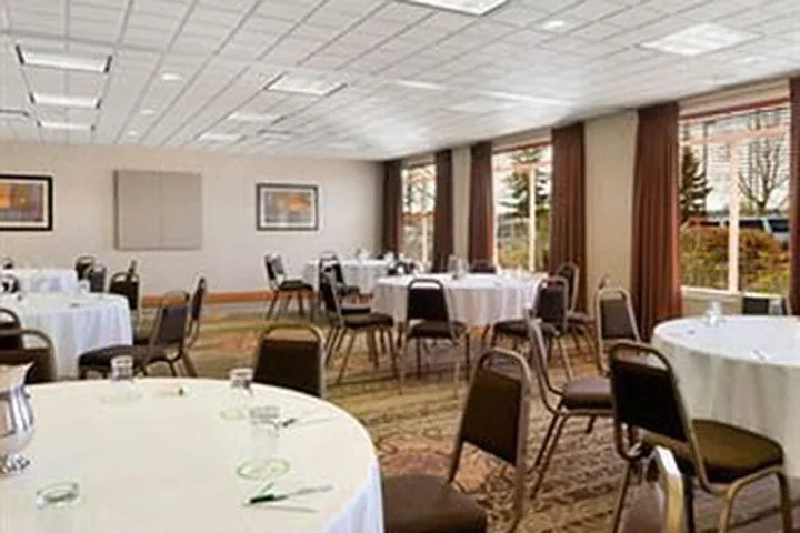 Hotel Wingate By Wyndham Calgary