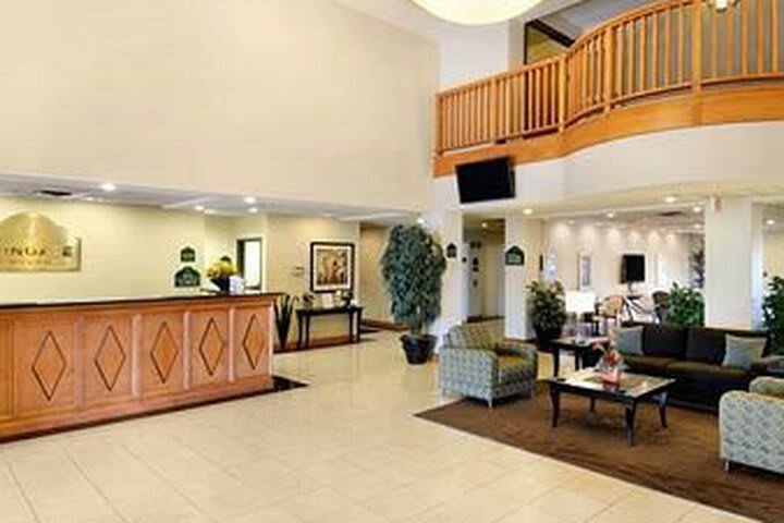 Hotel Wingate By Wyndham Calgary