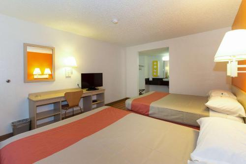 Motel 6 Hayward