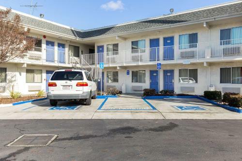 Motel 6 Hayward