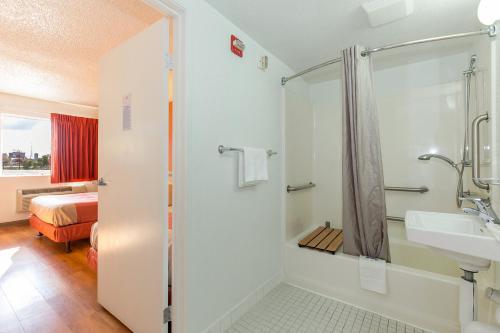 Motel 6 Hayward