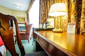 Peterborough Inn & Suites Hotel