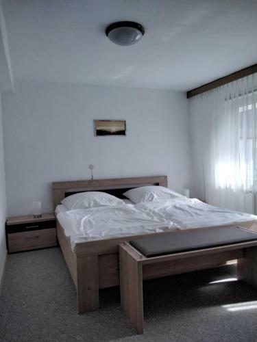 Apartamento Gasthaus Und Pension Zur Linde