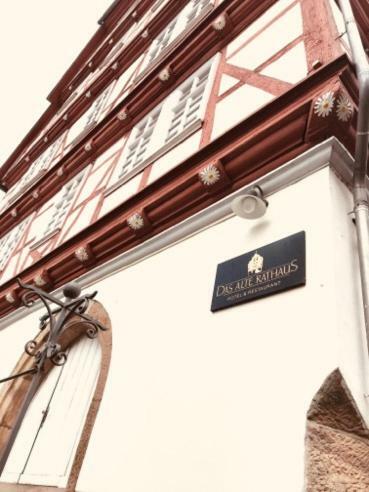 Altes Rathaus Hotel-restaurant-caf�
