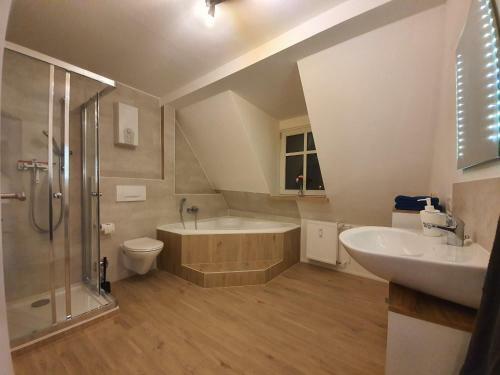 Apartamento Gem�tliche Gro�e Dachwohnung Mit Terrasse
