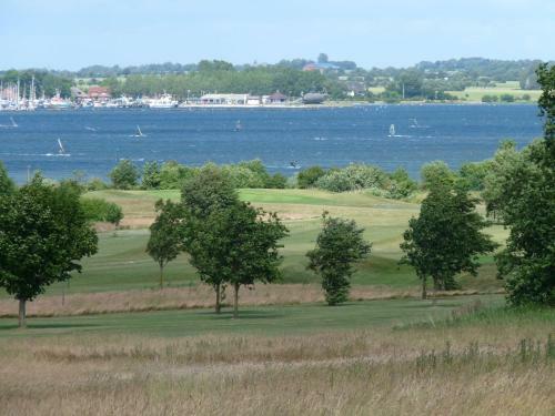 Apartamento Fewo-mit-terasse-u-garten-am-golfplatz