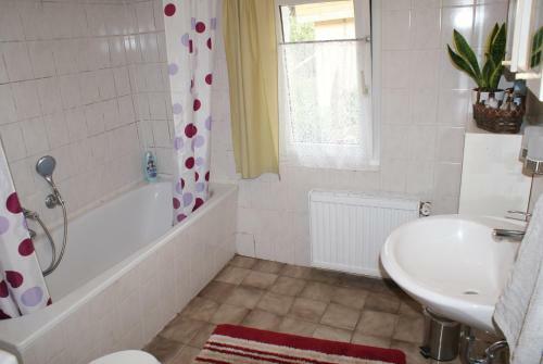 Apartamento Reetdachidylle Mit Terrasse & Balkon - Abc194