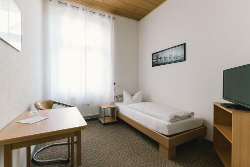 Hostal Menzels Gastst�tte & Pension Drehscheibe