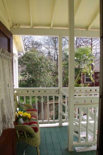 The Victorian Gold Bed And Breakfast