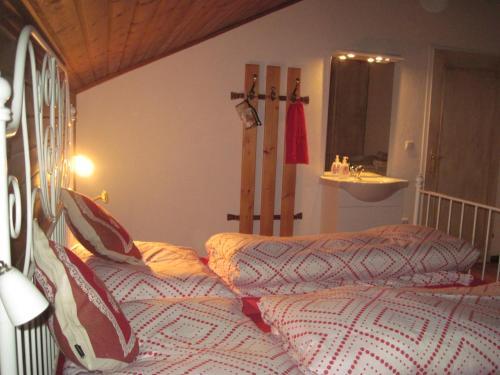 Hostal Chalet Catton
