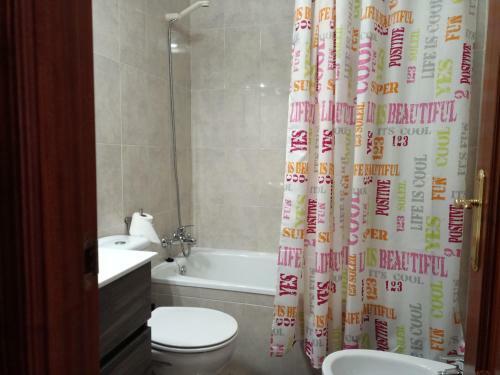 Apartamento de 3 Habitaciones Terraza, Wi-fi Y Garaje