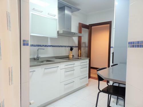 Apartamento de 3 Habitaciones Terraza, Wi-fi Y Garaje