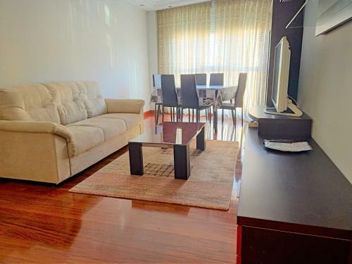 Apartamento de 3 Habitaciones Terraza, Wi-fi Y Garaje