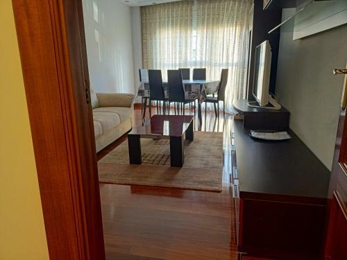 Apartamento de 3 Habitaciones Terraza, Wi-fi Y Garaje