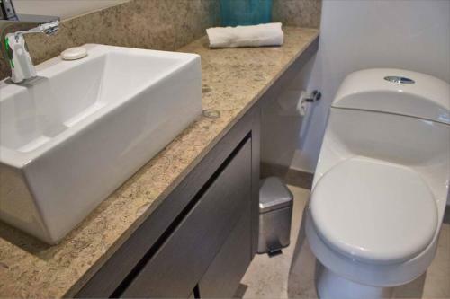 Apartamento Lujoso Apto Con Espacios Amplios Y Luz Natural