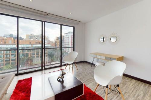 Apartamento Lujoso Apto Con Espacios Amplios Y Luz Natural